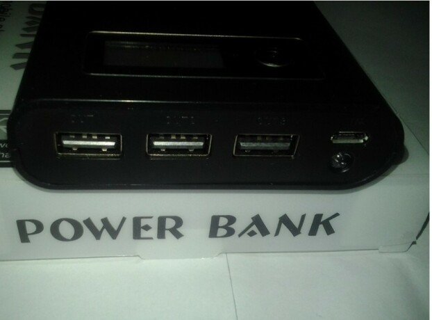 Baterie Power Bank 30000 mAh cu LCD